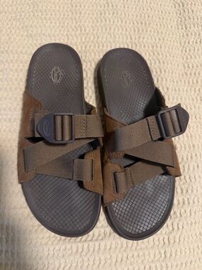 Like new Chaco women’s lowdown leather slides